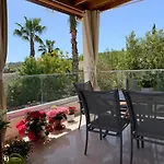 Elena Villa *